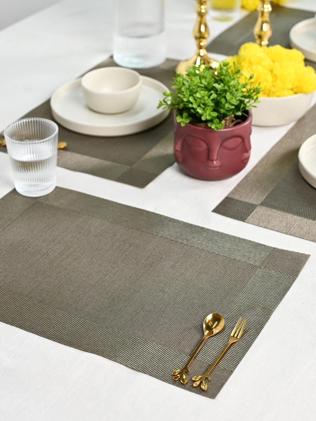 

MARKET99 Black 6 Pieces Textured Table Placemats