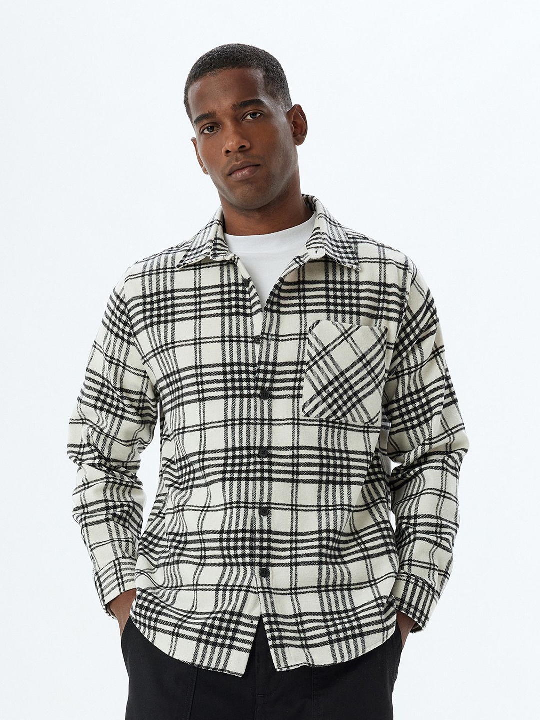 

Koton Men Spread Collar Checked Casual Shirt, White