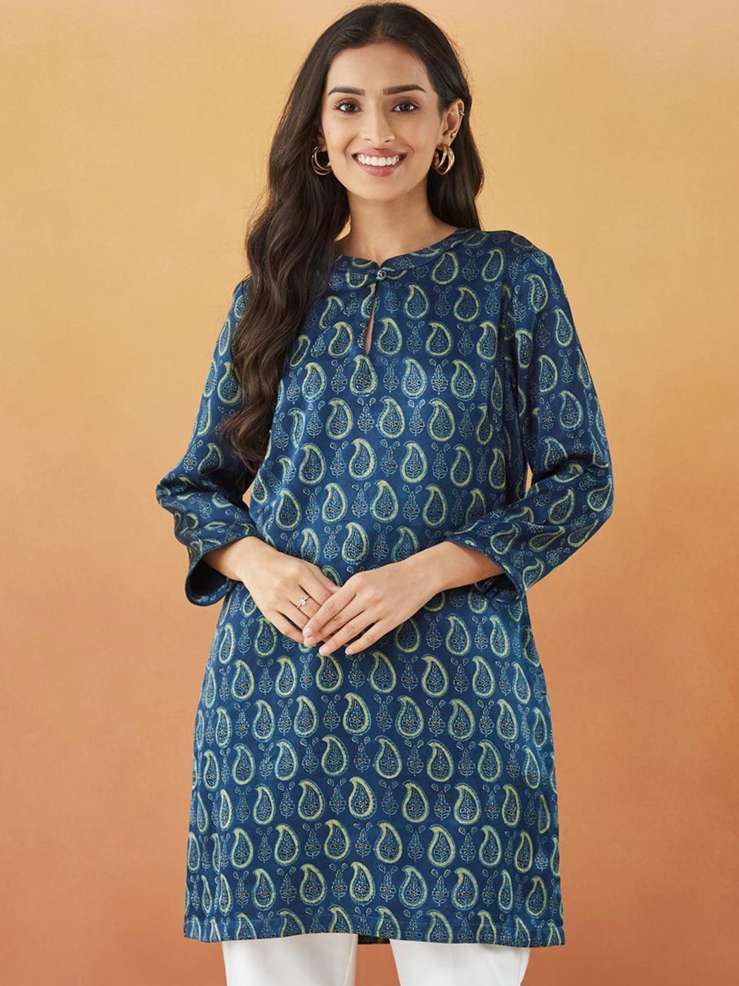 

Fabindia Paisley Printed Keyhole Neck Straight Kurta, Blue