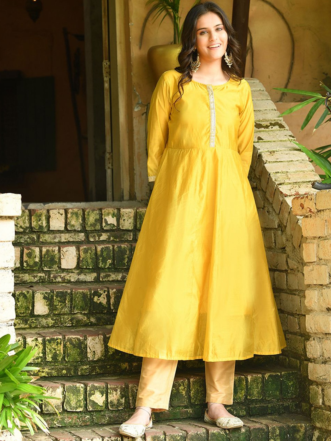 

DECKEDUP Round Neck Sequinned Chanderi Silk Anarkali Kurta, Mustard