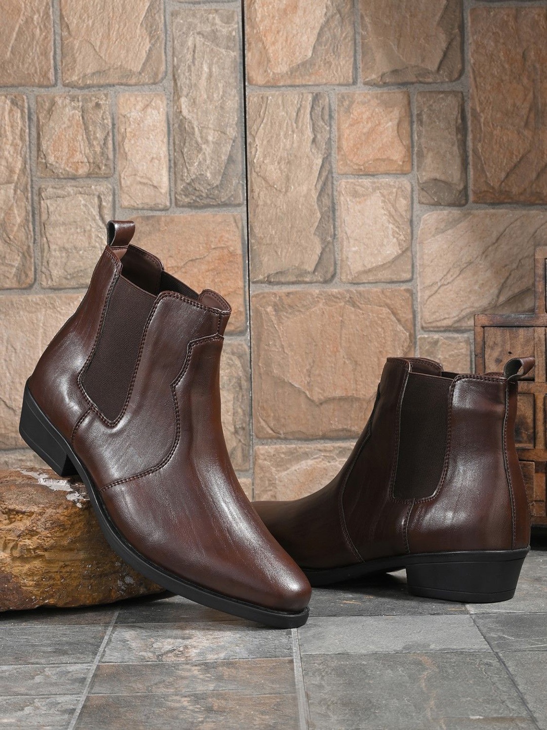 

The Roadster Lifestyle Co. Men Chelsea Boots, Brown