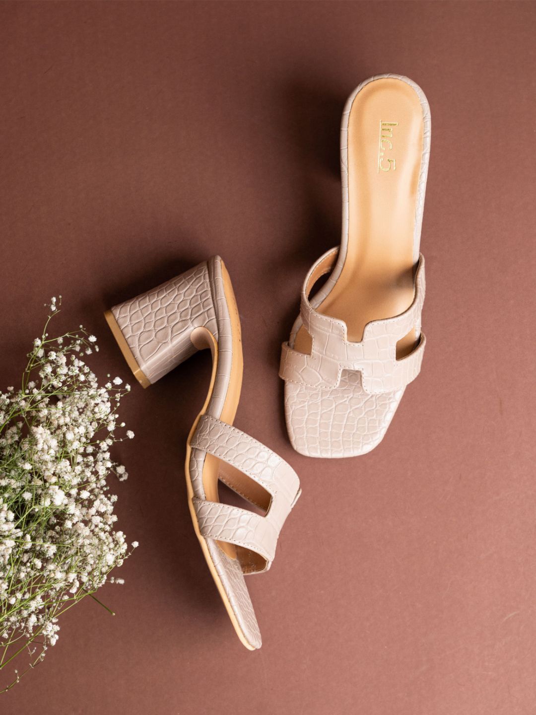 

Inc 5 P Women arty Block Mules, Beige