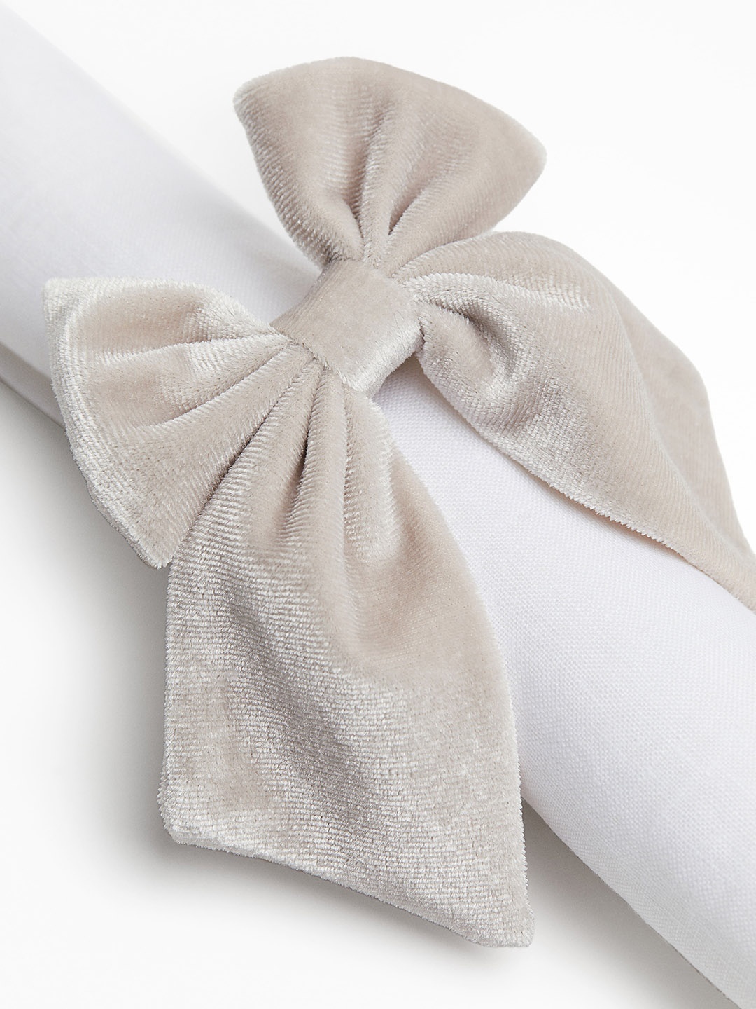 

H&M 4-Pack Bow Napkin Rings, Beige