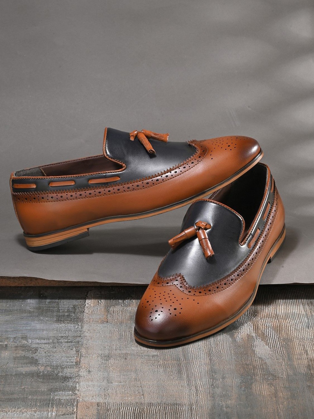 

House of Pataudi Men Textured Formal Loafers, Tan