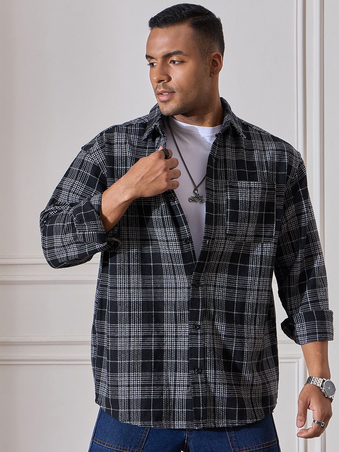 

CHIMPAAANZEE Men Spread Collar Tartan Checked Oversized Casual Shirt, Black
