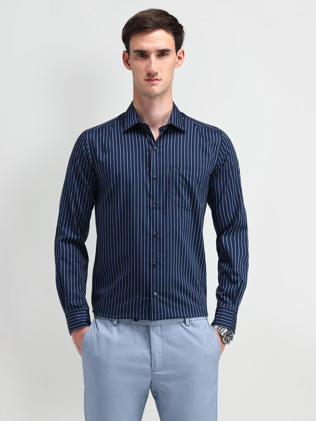 

Arrow Men Manhattan Spread Collar Vertical Striped Cotton Slim Fit Casual Shirt, Navy blue