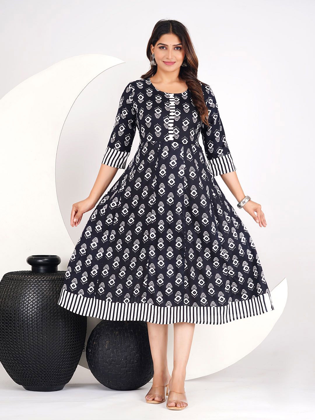

Meena Bazaar Women Ethnic Motifs Print Fit & Flare Midi Dress, Black