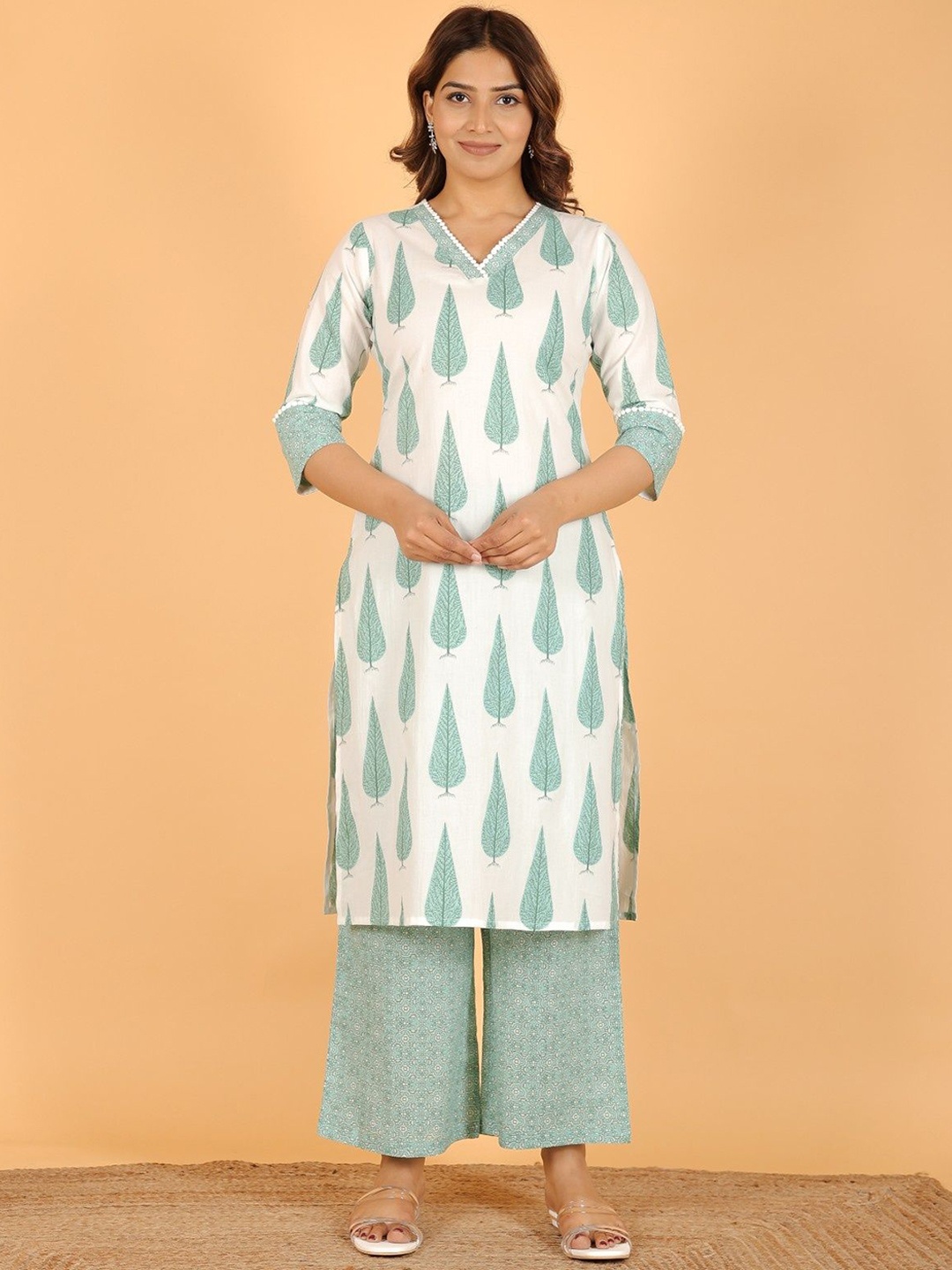 

Aramya Floral Printed V-Neck Regular Pure Cotton Straight Kurta With Palazzo, White