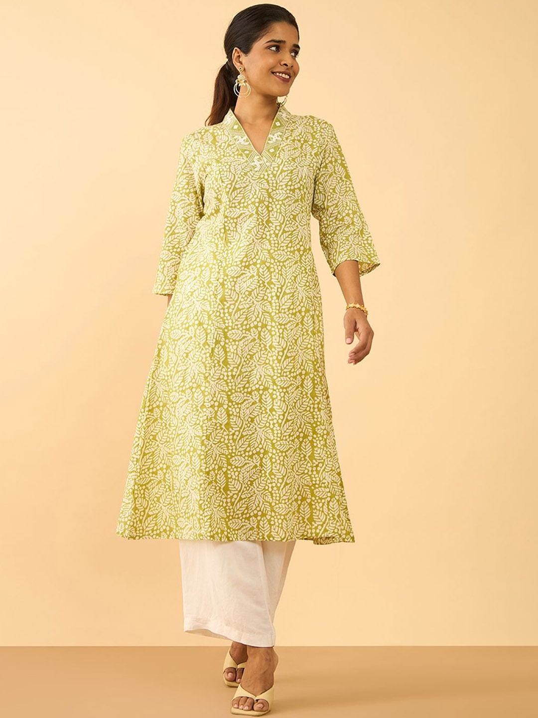 

Taneira Floral Printed V Neck Pure Cotton A Line Kurta, Green