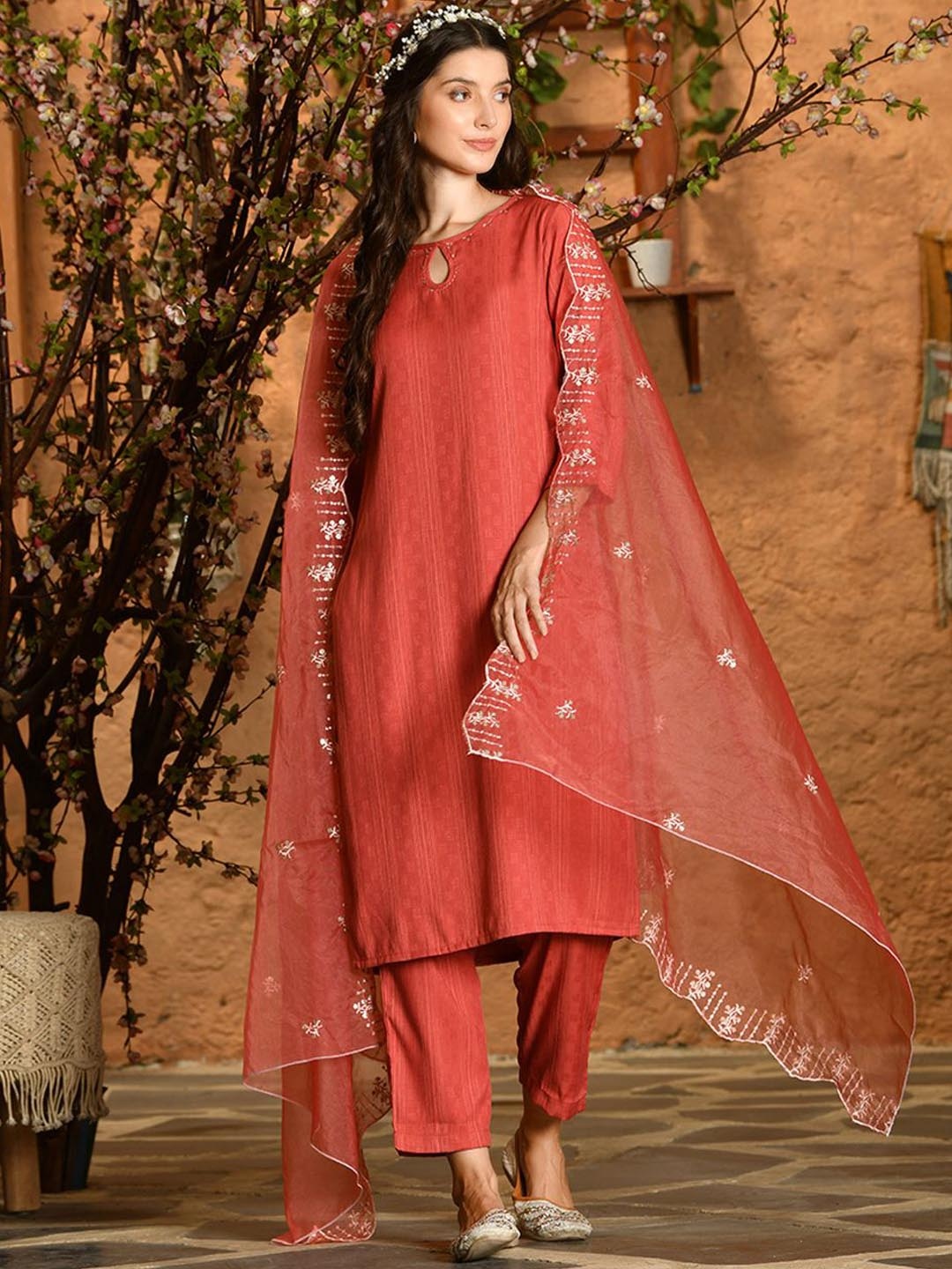

DECKEDUP Geometric Printed Thread Work Straight Kurta With Trousers & Dupatta, Peach