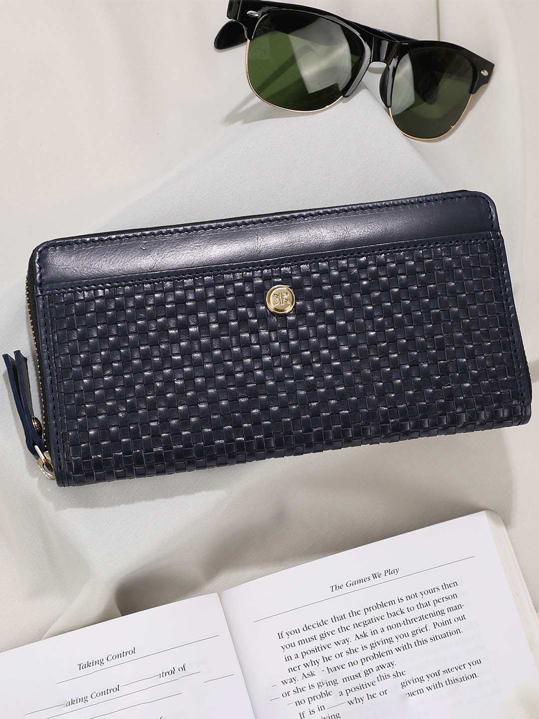 

RI2K LONDON Women Textured Leather Zip Around Wallet, Blue