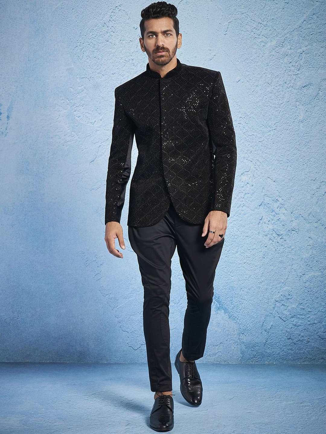

VASTRAMAY Men Sequin Embroidered Slim-Fit Bandhgala Two Piece Suits, Black