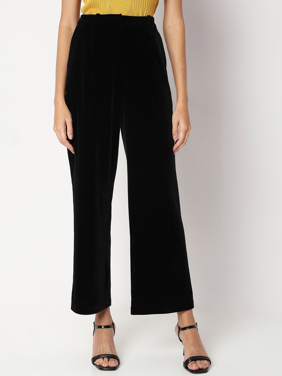 

Vero Moda Women Loose Fit Pleated Trousers, Black