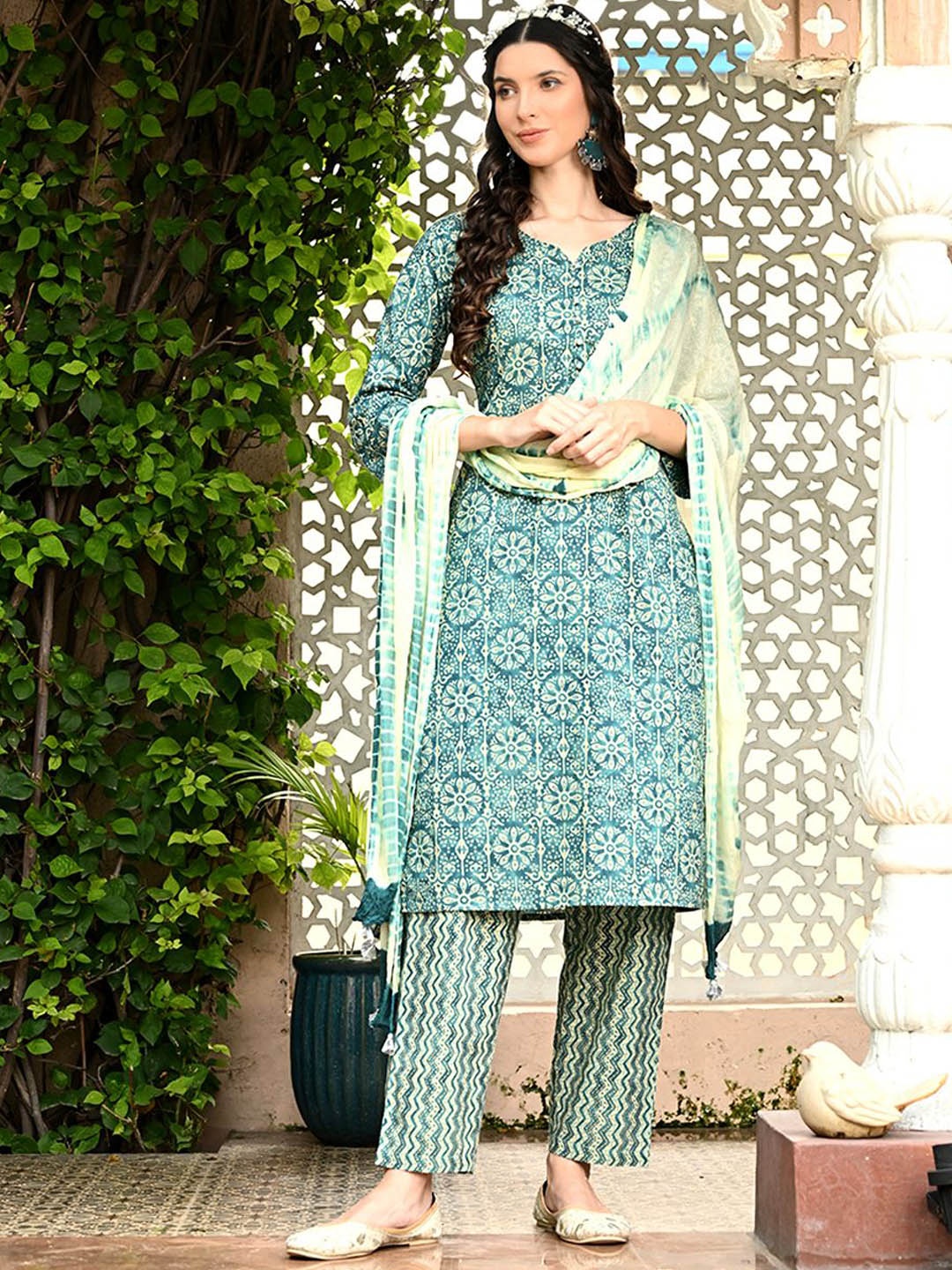 

DECKEDUP Floral Printed Pure Cotton Straight Kurta With Trousers & Dupatta, Green