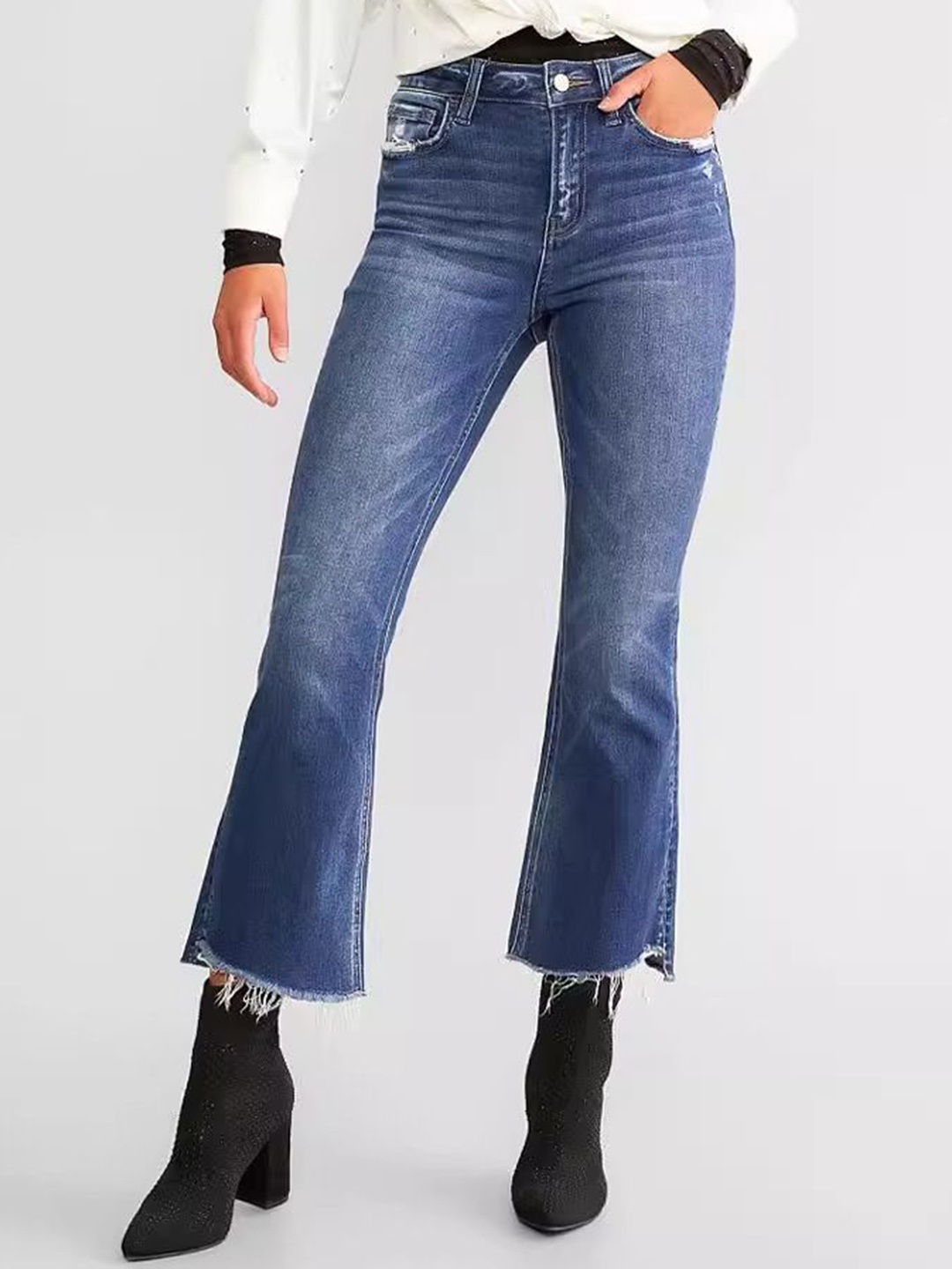 

StyleCast Women Slim Fit Mildly Distressed Light Fade Stretchable Jeans, Blue