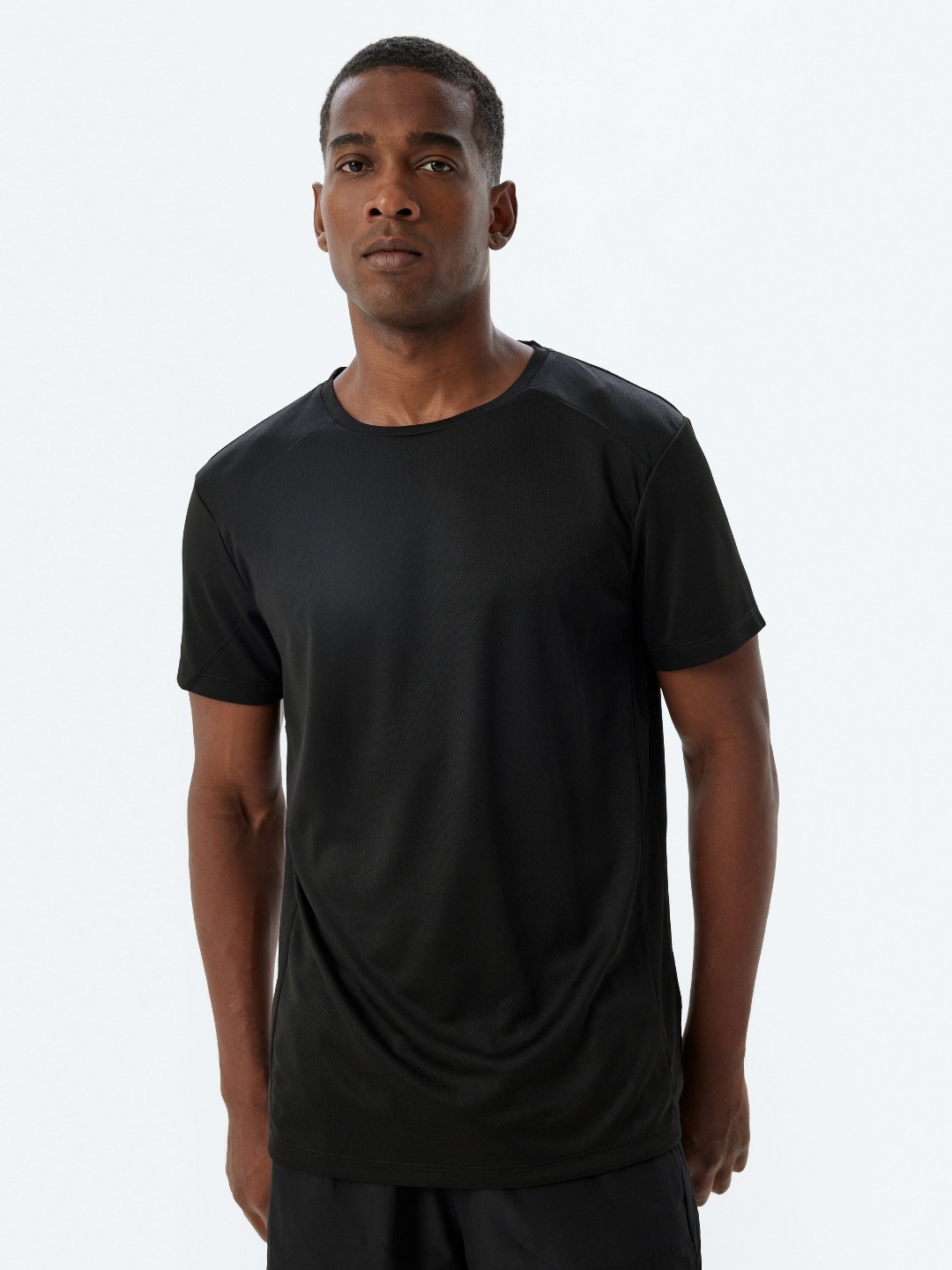 

Koton Men Solid Round Neck T-shirt, Black