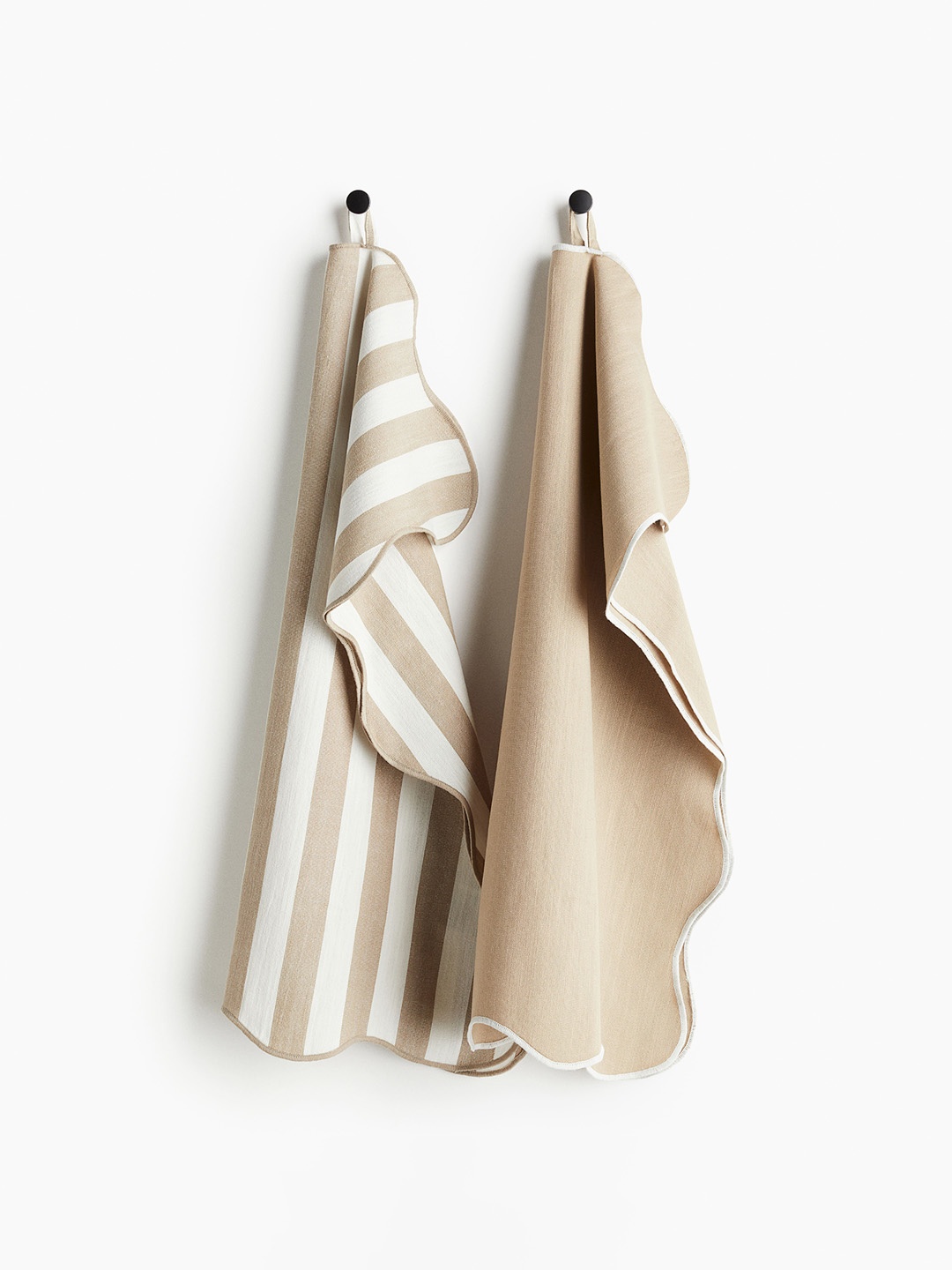 

H&M Beige & White 2-Pack Scallop-Edged Tea Towels