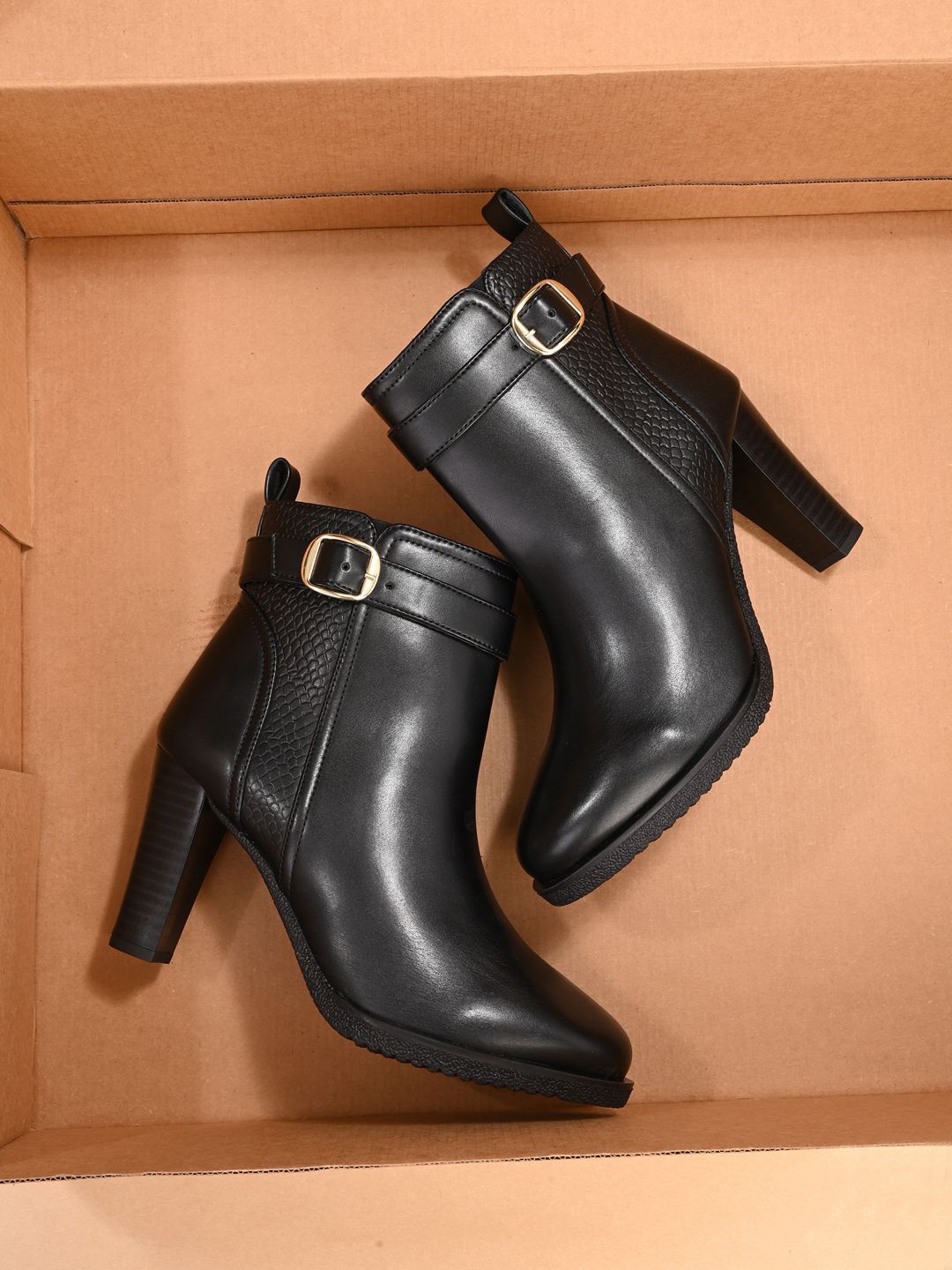 

The Roadster Lifestyle Co Women Casual Boots, Black