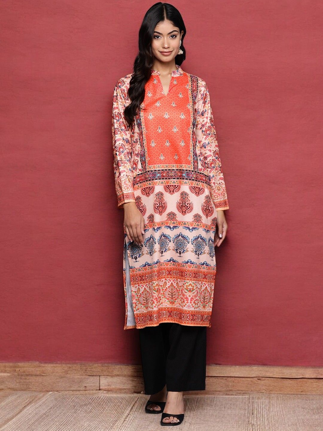 

Ahalyaa Ethnic Motifs Printed Mandarin Collar Gotta Patti Velvet Straight Kurta, Peach