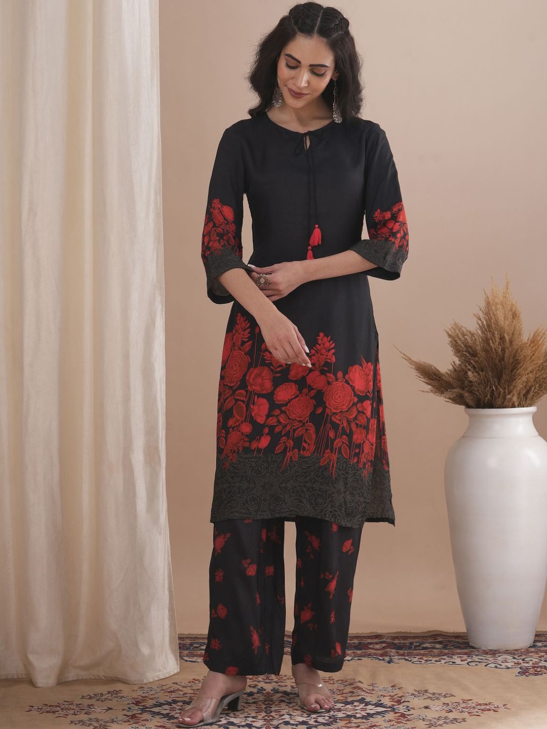 

FASHOR Floral Printed Regular Straight Kurta with Trousers, Black