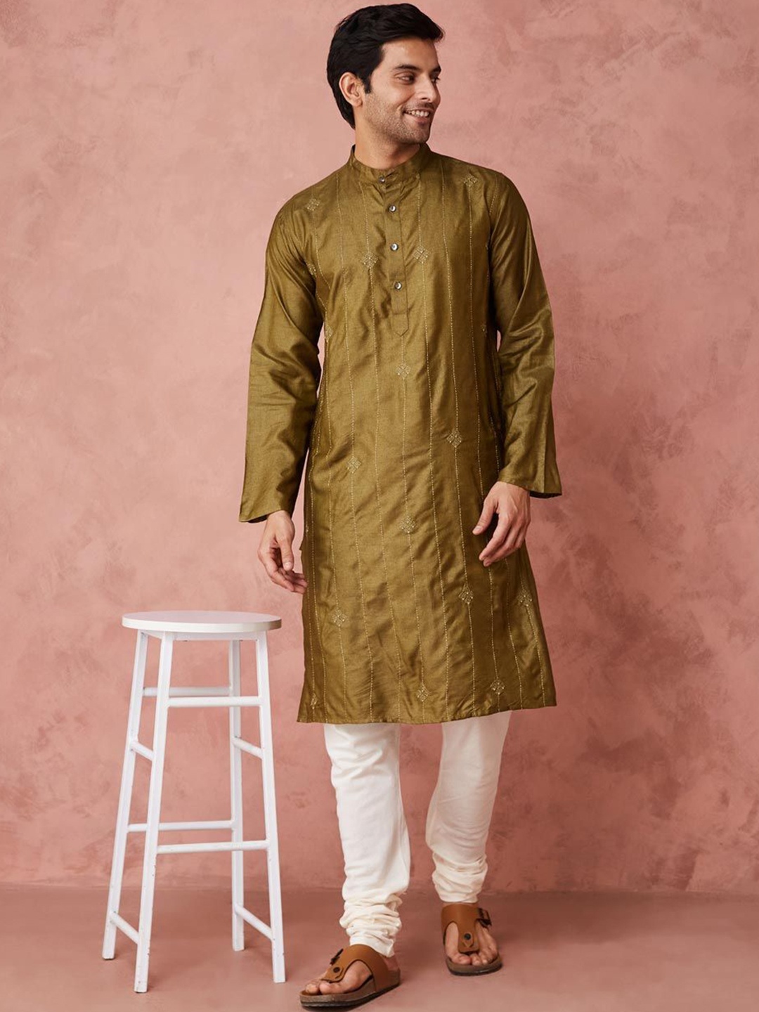 

Fabindia Ethnic Motifs Embroidered Mandarin Collar Chikankari Straight Kurta, Olive