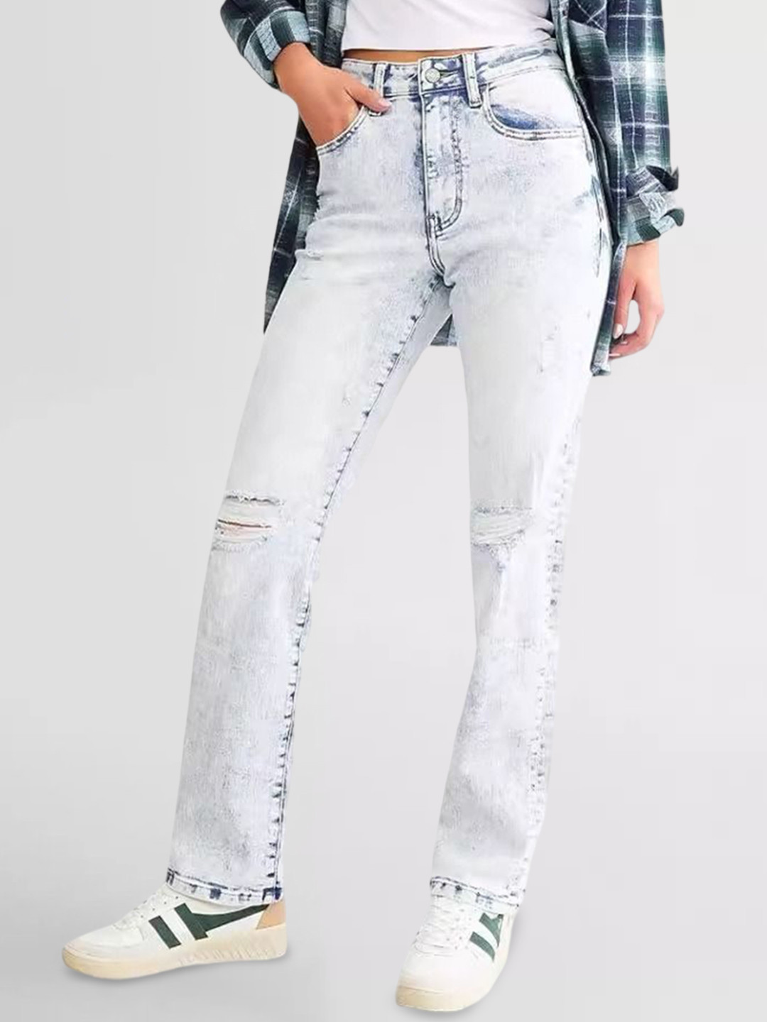 

StyleCast Women Slash Knee Light Fade Acid Wash Stretchable Jeans, Blue