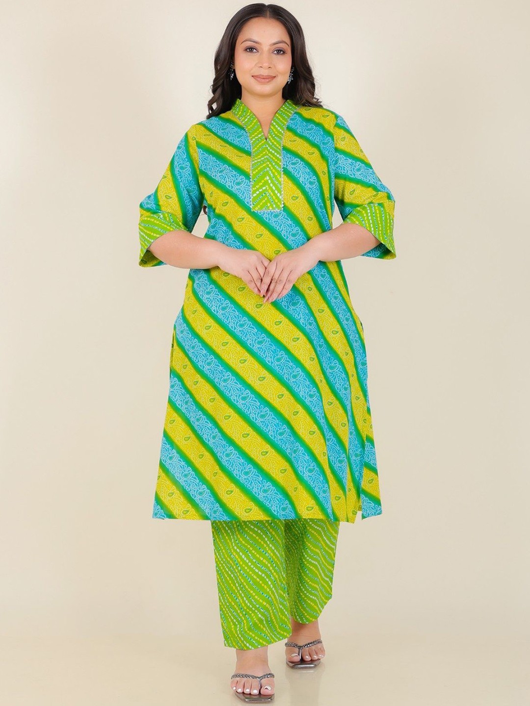 

Aramya Bandhani Printed V-Neck Regular Pure Cotton Kurta With Trouser, Green