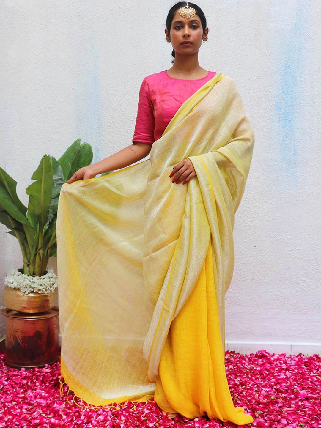 

Chidiyaa Linen Blend Saree, Yellow