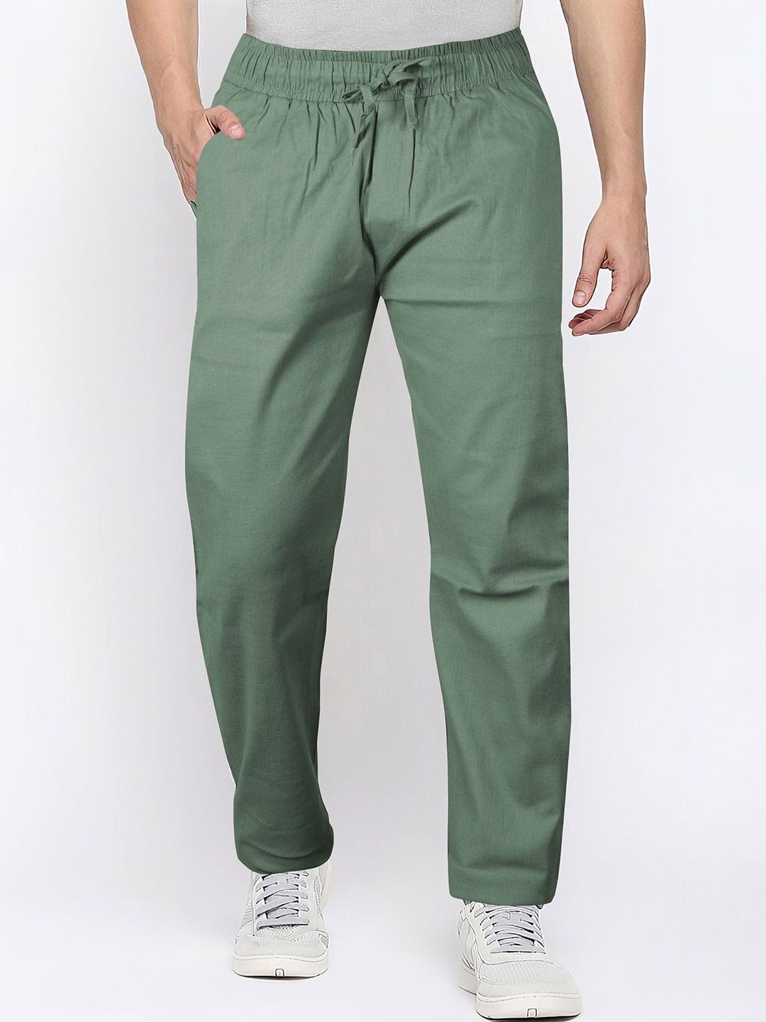 

Jb Just BLACK Men Relaxed Loose Fit Trousers, Green