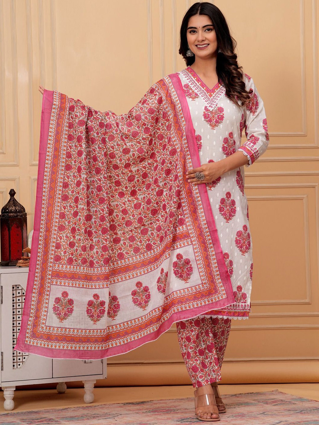 

BABA KURTI Floral Printed V-Neck Regular Pure Cotton Kurta With Trouser With Dupatta, Pink