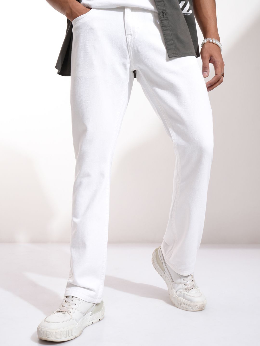 

HIGHLANDER Men Straight Fit Stretchable Jeans, White