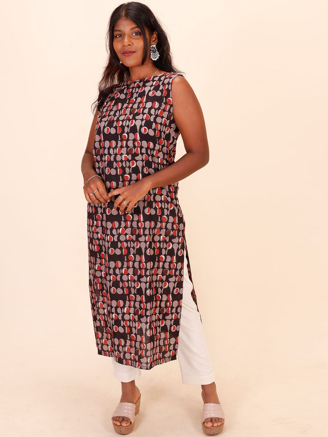 

Avishya Geometric Printed Boat Neck Cotton Straight Kurta, Black