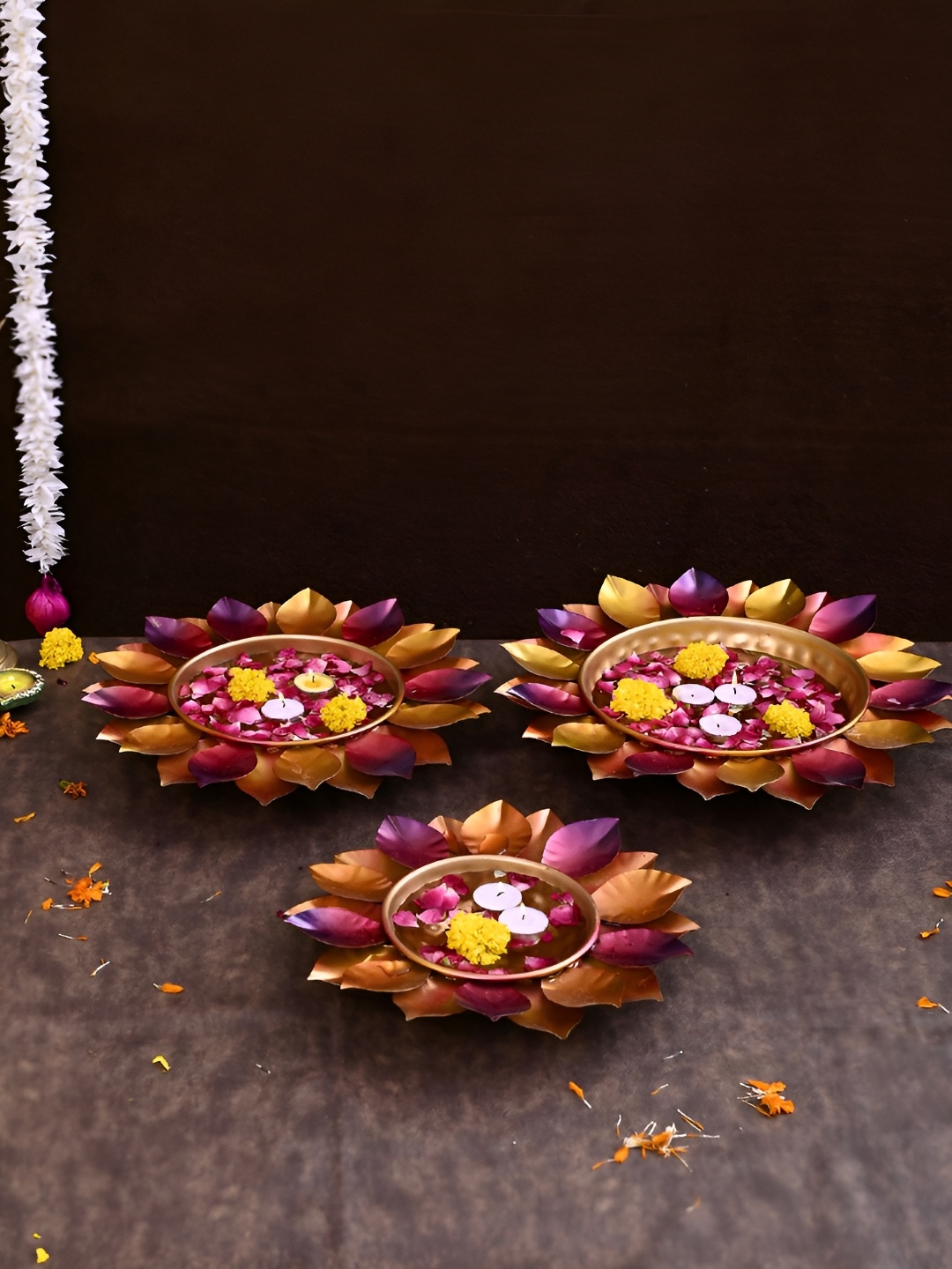 

Aapno Rajasthan Gold Toned & Pink 3 Pieces Lotus Shaped Metal Decorative Bowls