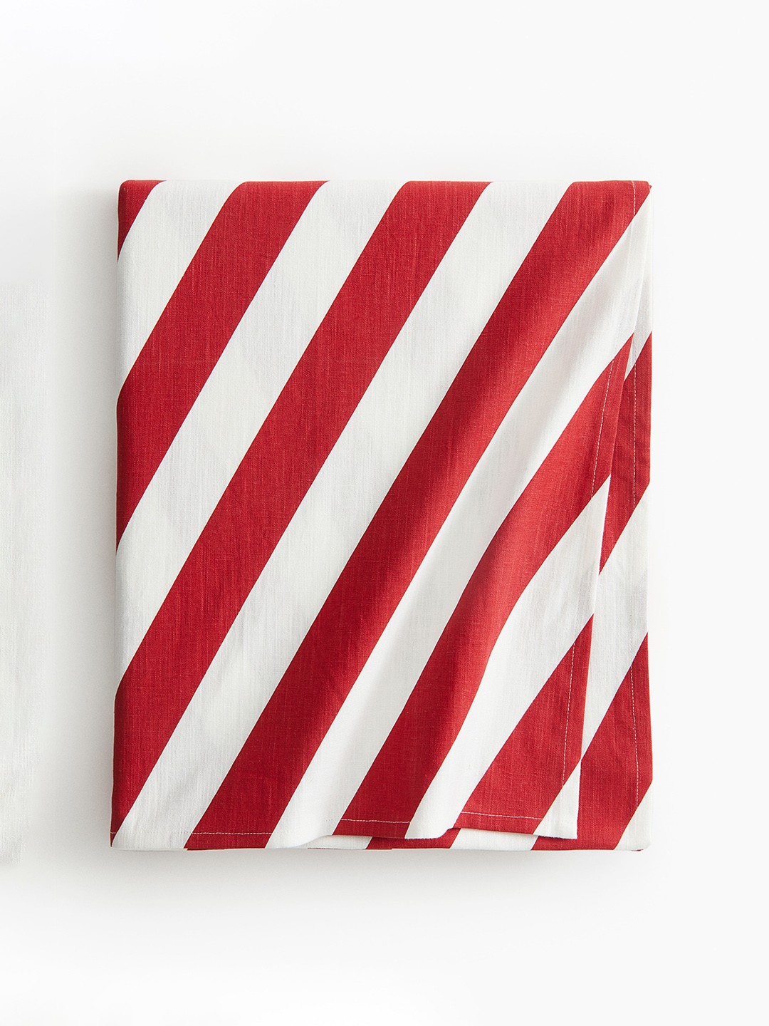 

H&M Red Patterned Cotton Tablecloth