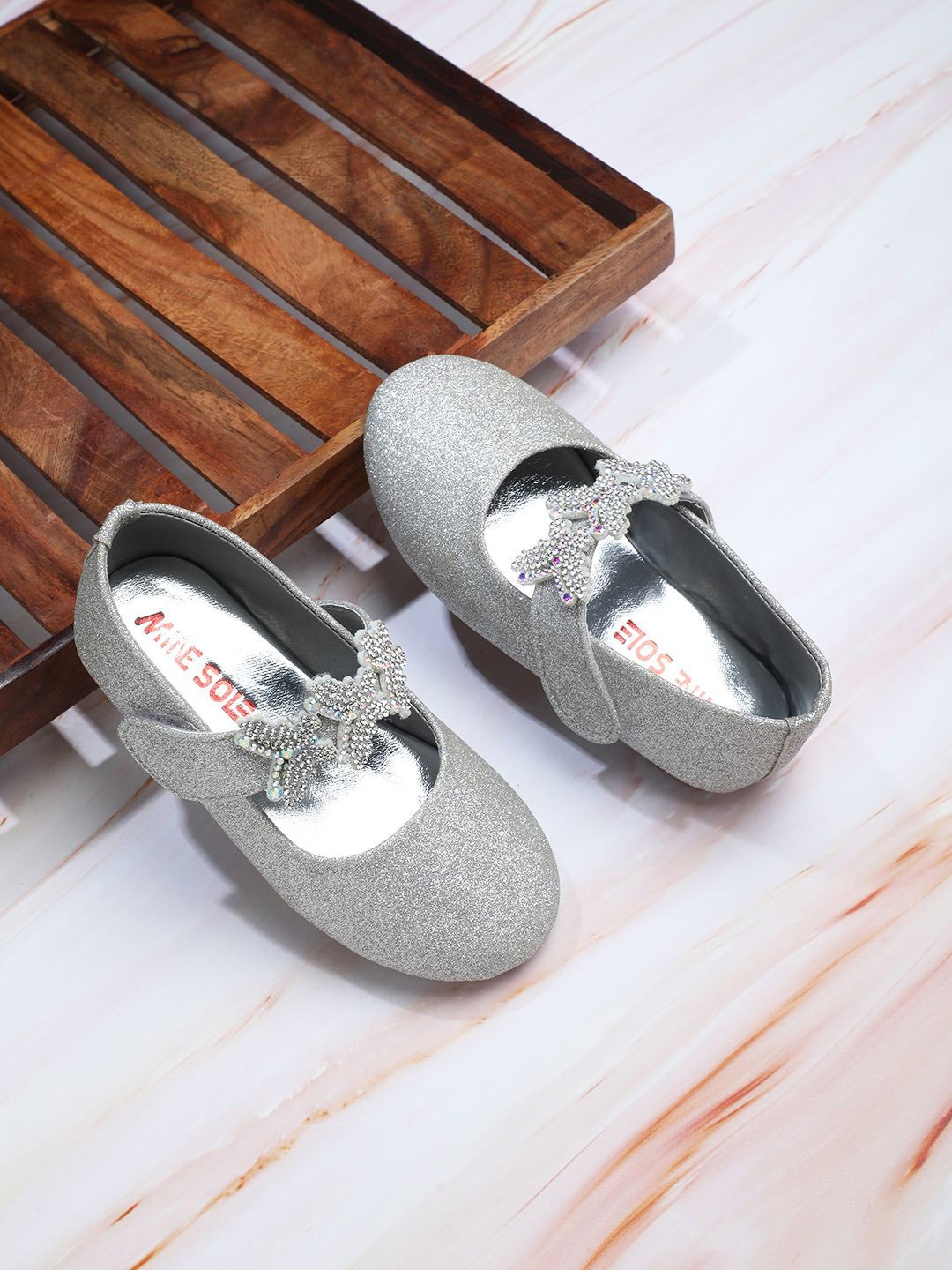 

Minesole Kids - Girls Round Toe Flatforms, Silver