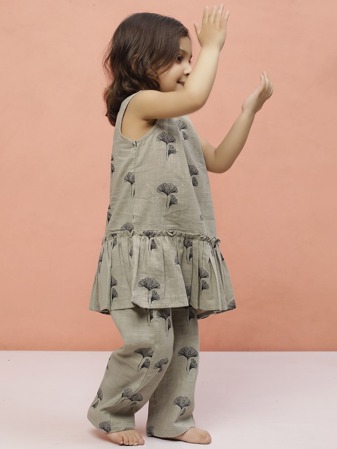 

TJORI Girls Floral Printed Pure Cotton Kurta with Trousers, Grey