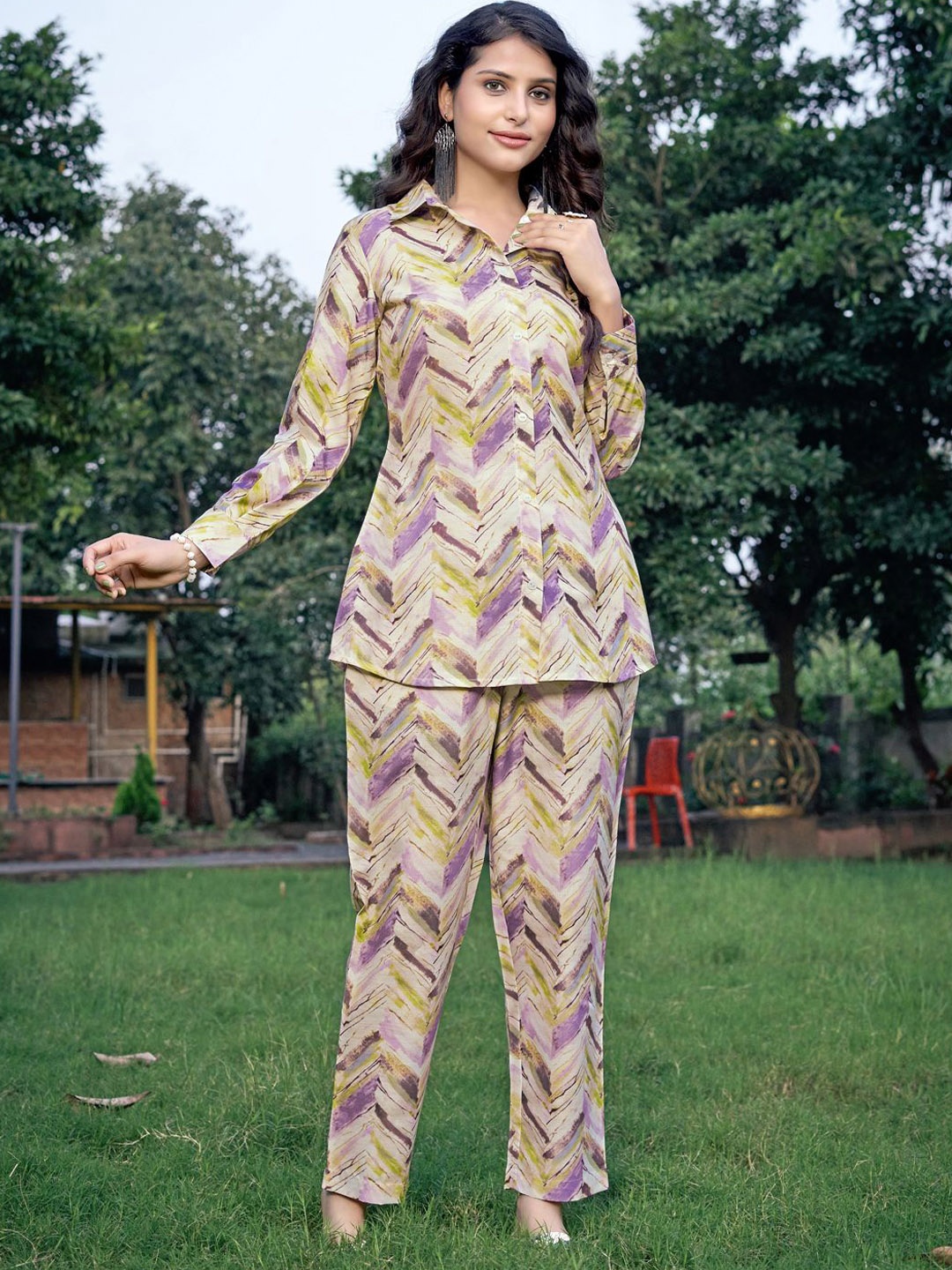

NAINVISH Chevron Printed Shirt Collar Long Sleeves Shirt With Trouser, Yellow