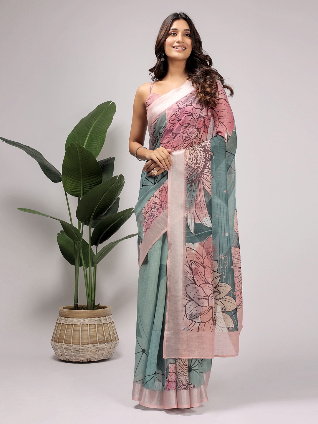 

RACHNA Floral Printed Zari Ready to Wear Saree, Green