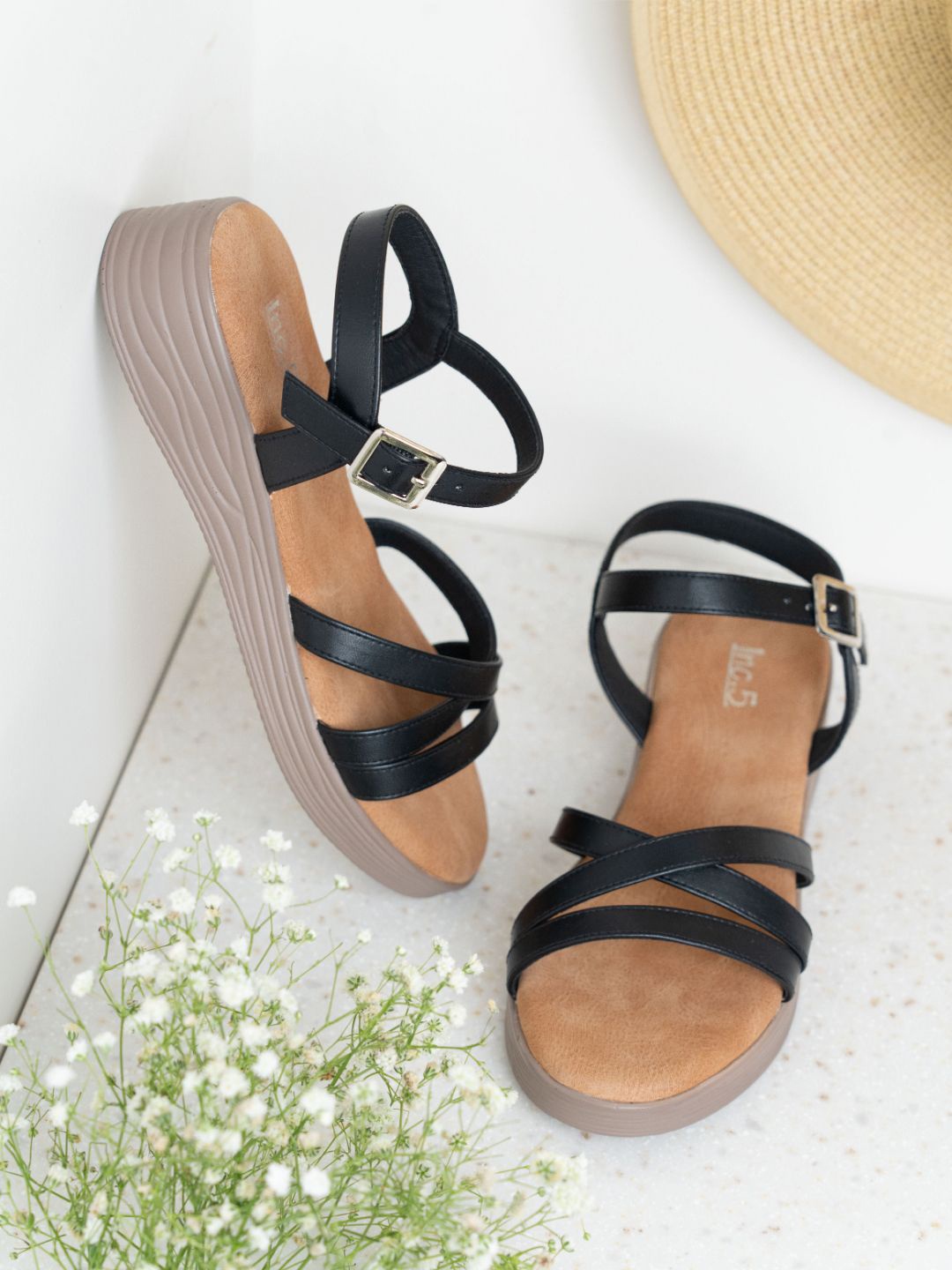 

Inc 5 womens Sandals, Black