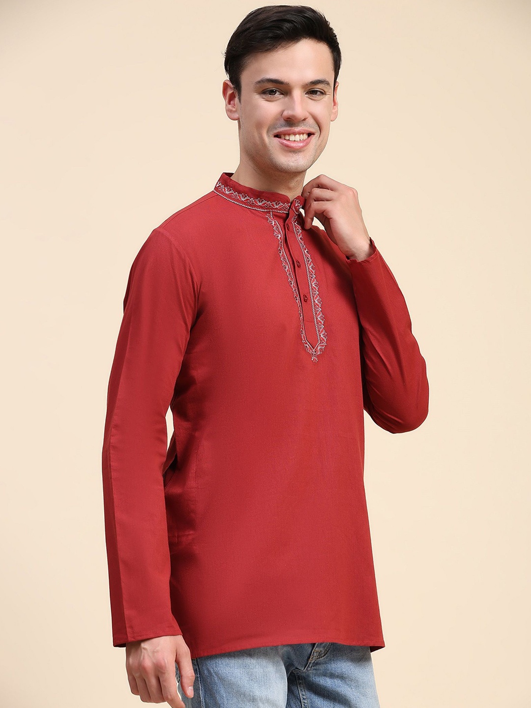 

SKAVIJ Thread Work Mandarin Collar Cotton Short Straight Kurta, Red