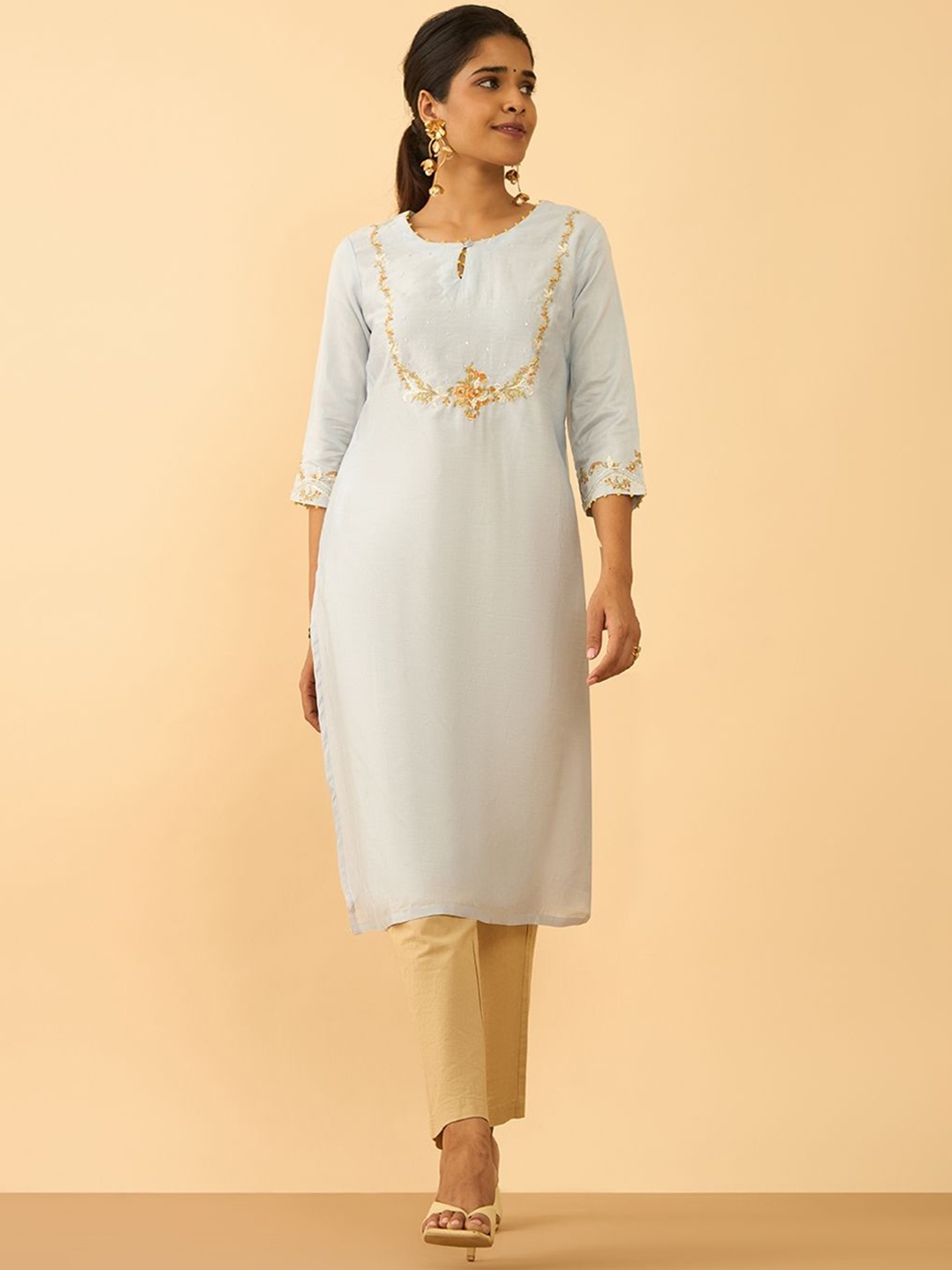 

Taneira Floral Embroidered Keyhole Neck Straight Kurta, Blue