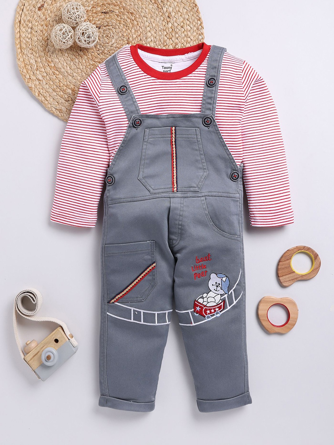 

Toonyport Infants Printed Dungarees With T-Shirts, Red