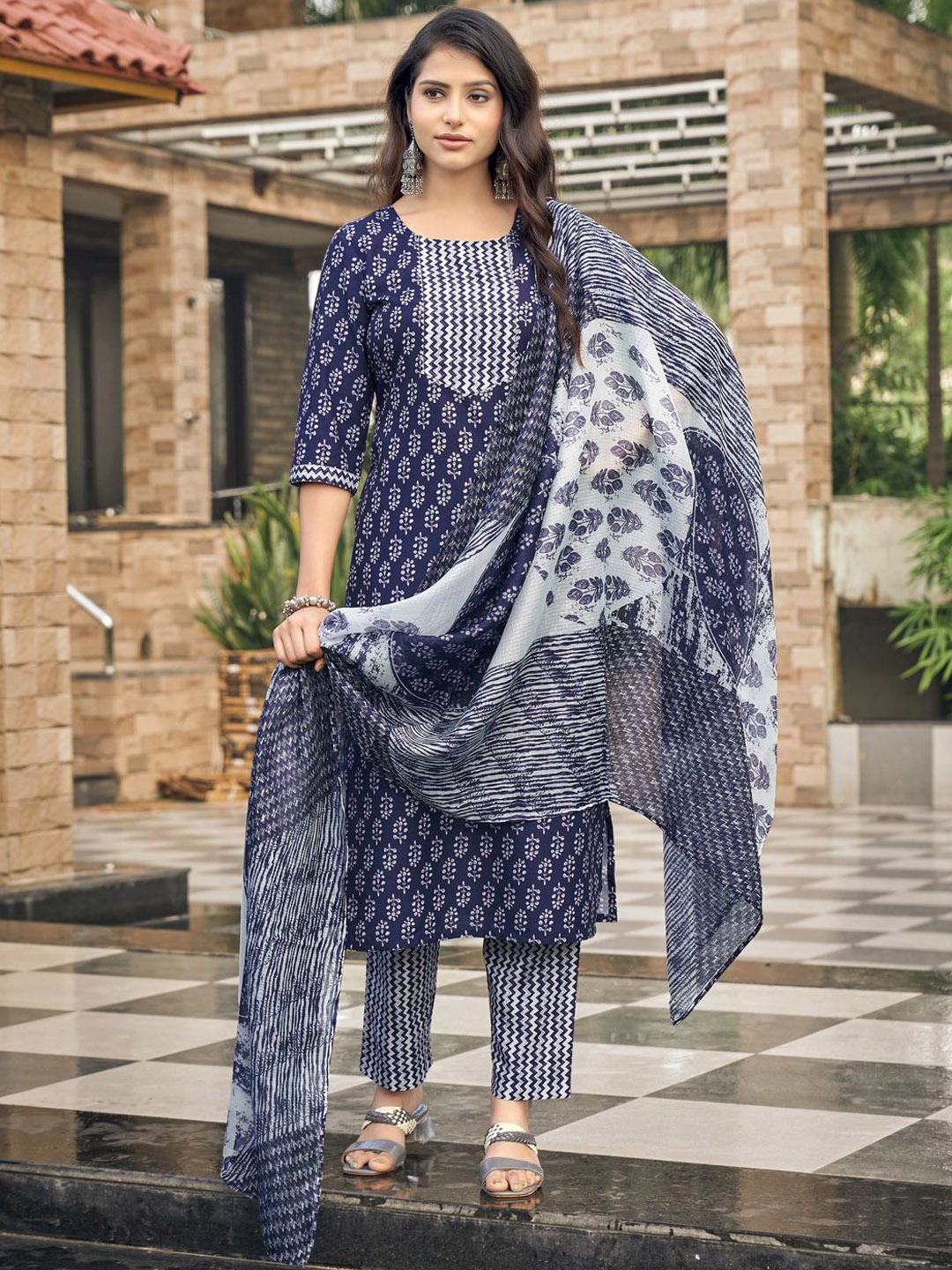 

NAINVISH Ethnic Motifs Printed Gotta Patti Straight Kurta with Trousers & Dupatta, Blue