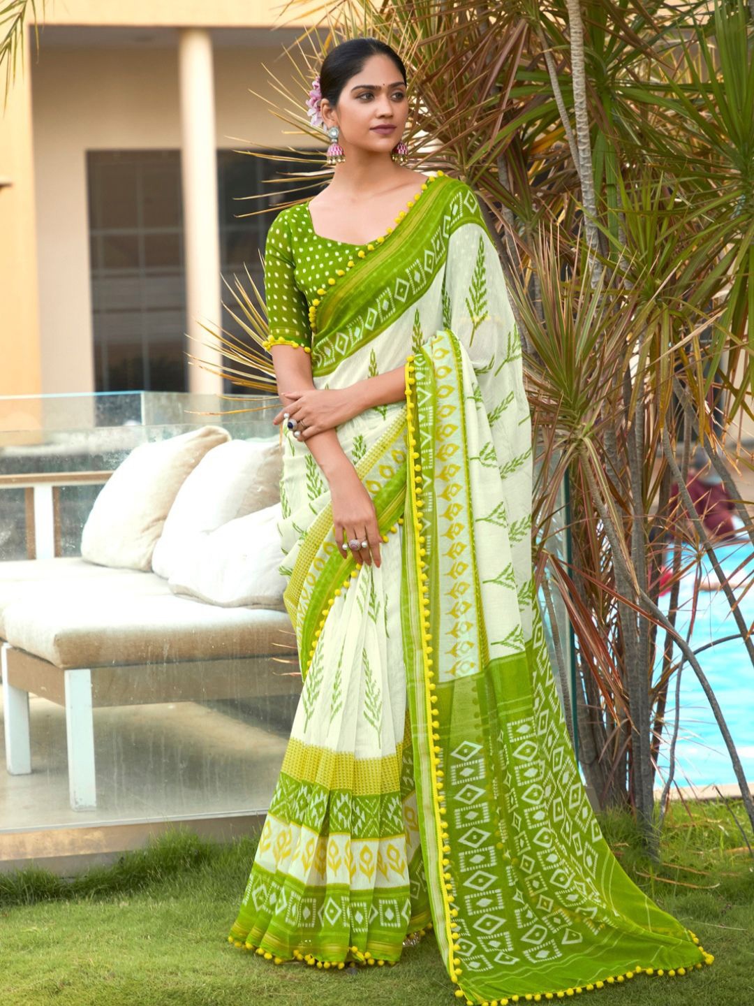 

CHUDIYA Women Pure Cotton Ikat Saree, Green