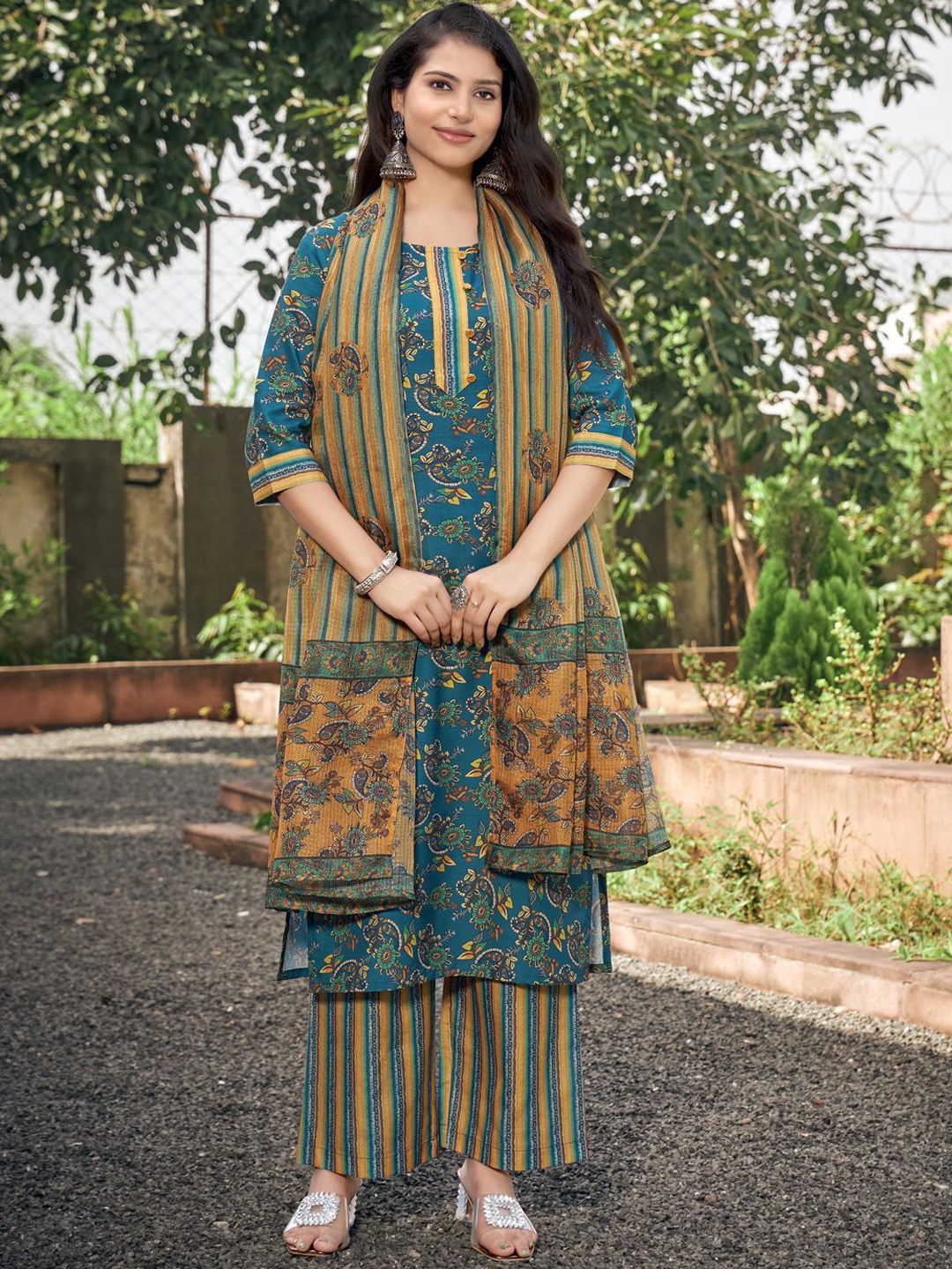 

NAINVISH Floral Printed Straight Kurta with Trouser & Dupatta, Teal