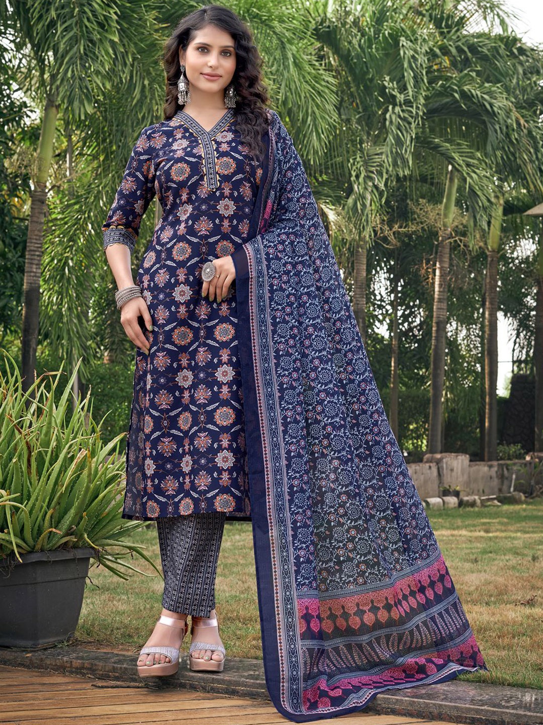 

NAINVISH Floral Printed Kurta with Trouser & Dupatta, Blue