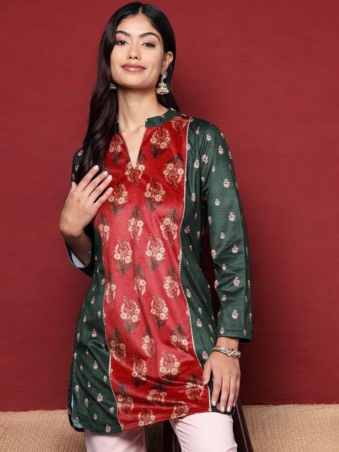 

Ahalyaa Women Mandarin Collar Floral Printed Velvet Tunic, Green