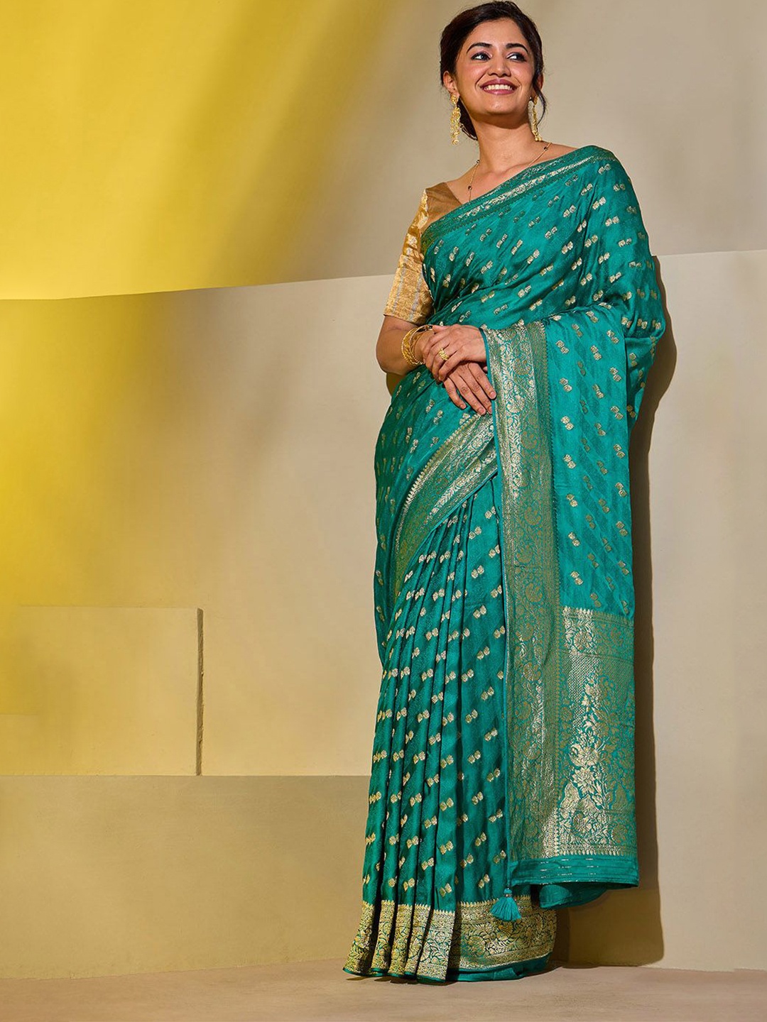 

Taneira Woven Design Zari Saree, Green