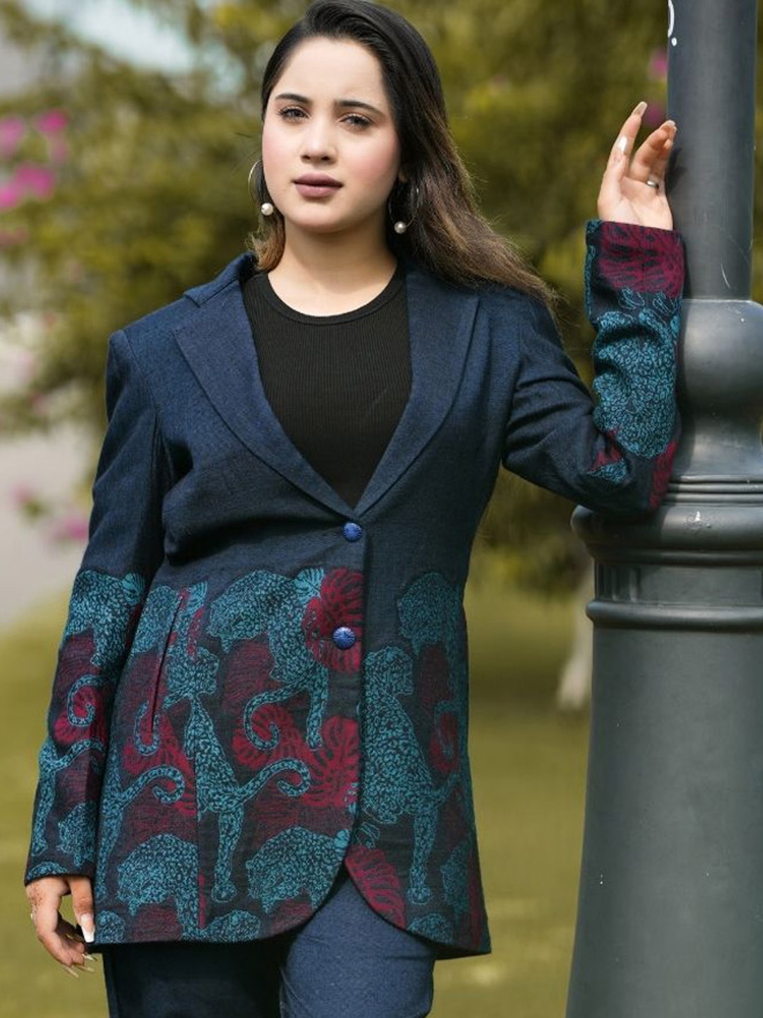 

HOUSE OF KIRNA'S WITH LOGO OF HOK Embroidered Coat With Trousers Co-Ords, Navy blue