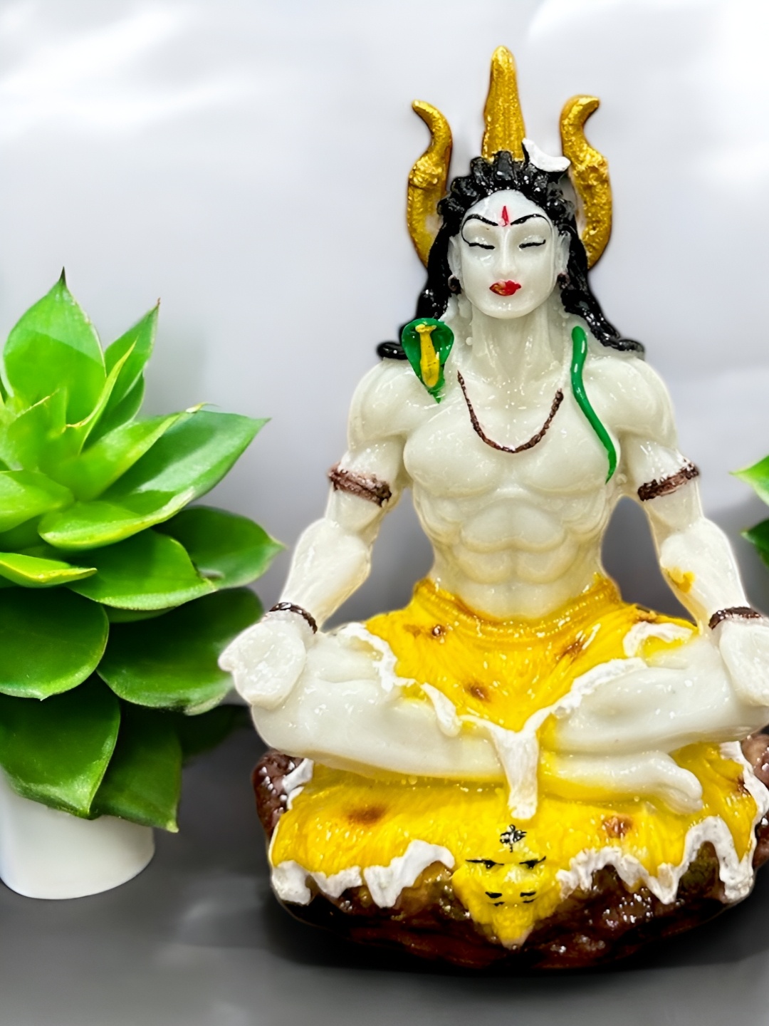 

Gallery99 White Religious Marble Idol Showpiece